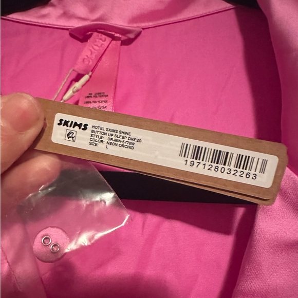 NWT Skims hotel shine button up sleep dress neon orchid - large - Picture 5 of 6